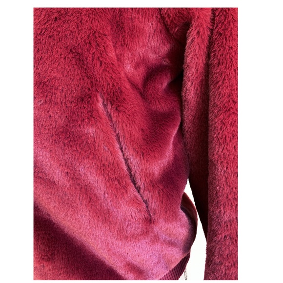 Excellent pre-owned super soft plume color faux fur 2 side pockets zipper jacket - Picture 3 of 9